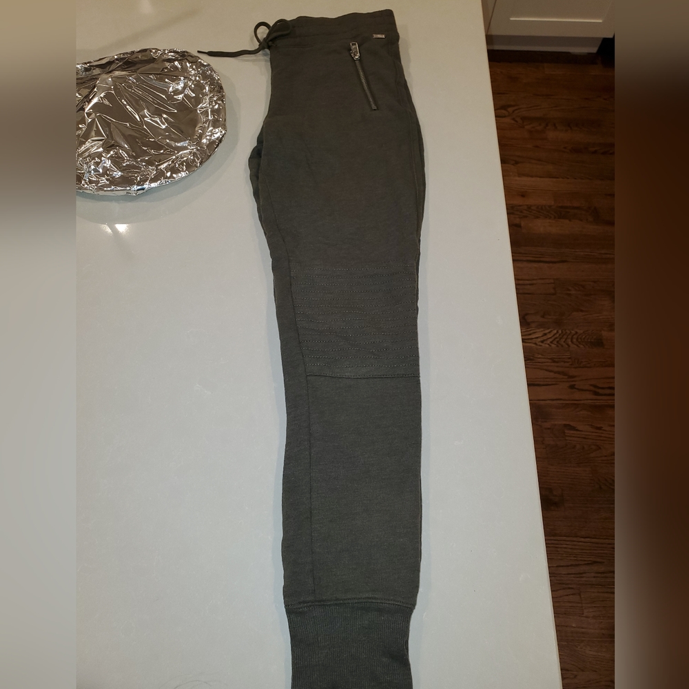 Joggers - Picture 2 of 2